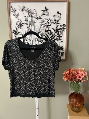 American Eagle Outfitters Soft & Sexy Rib Black White Floral Button Crop Top XL